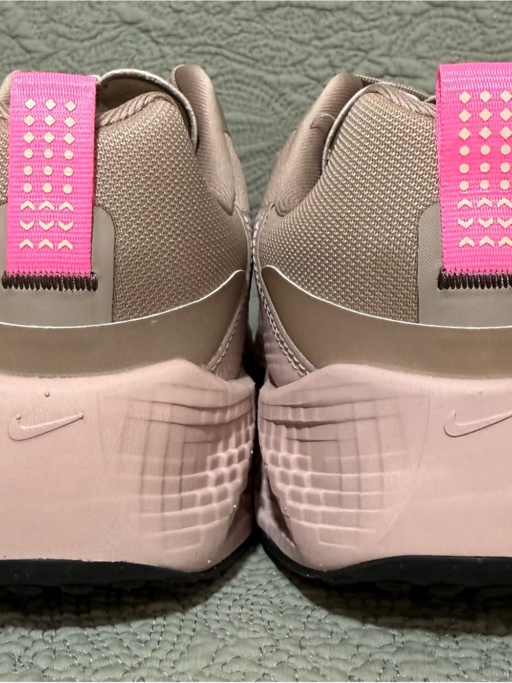 Nike Ava Rover size 7Y or 8.5W Malt/Pale/Silt Red Brand New in Box - Picture 4 of 9